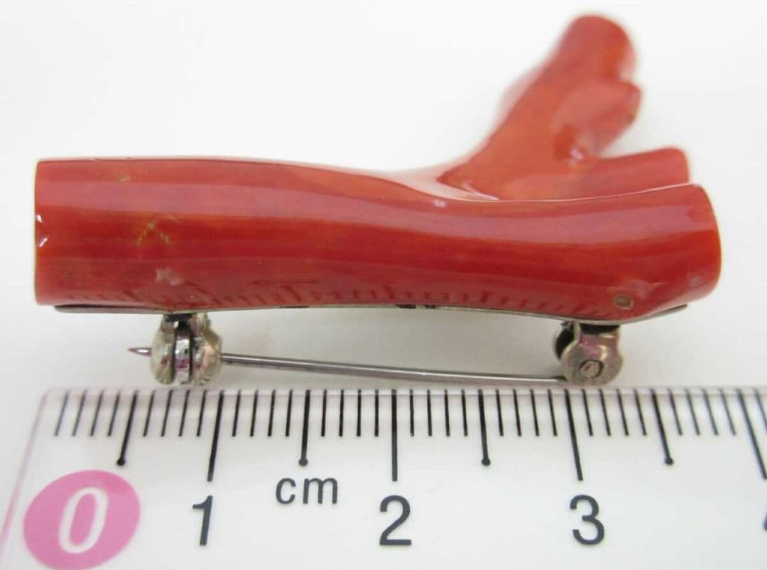 血赤珊瑚 サンゴ 9.7g ブローチ 本珊瑚 h49a