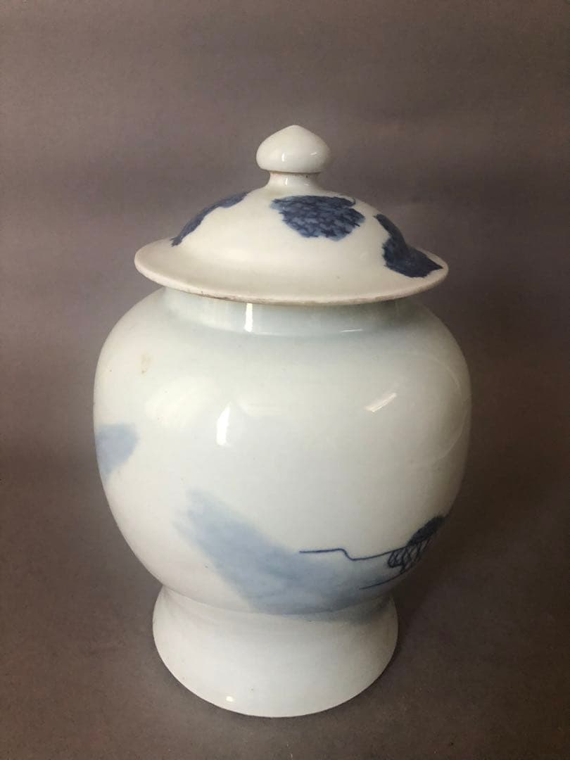 中国骨董　古美術　青花人物紋　蓋付壷