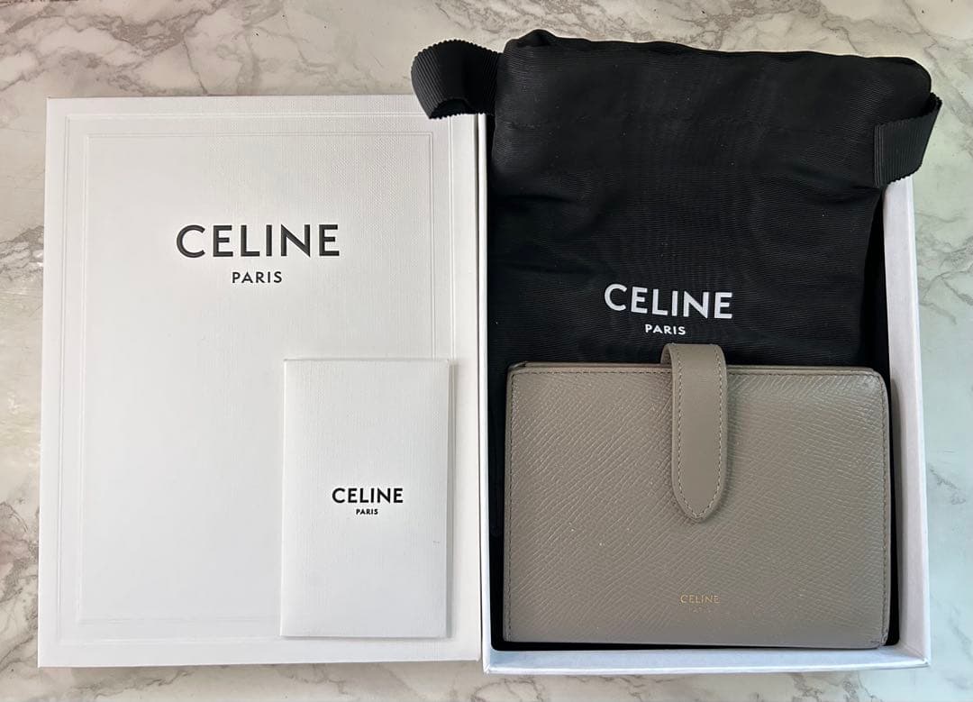 CELINE セリーヌ ミディアムストラップ 二つ折り財布 グレージュ