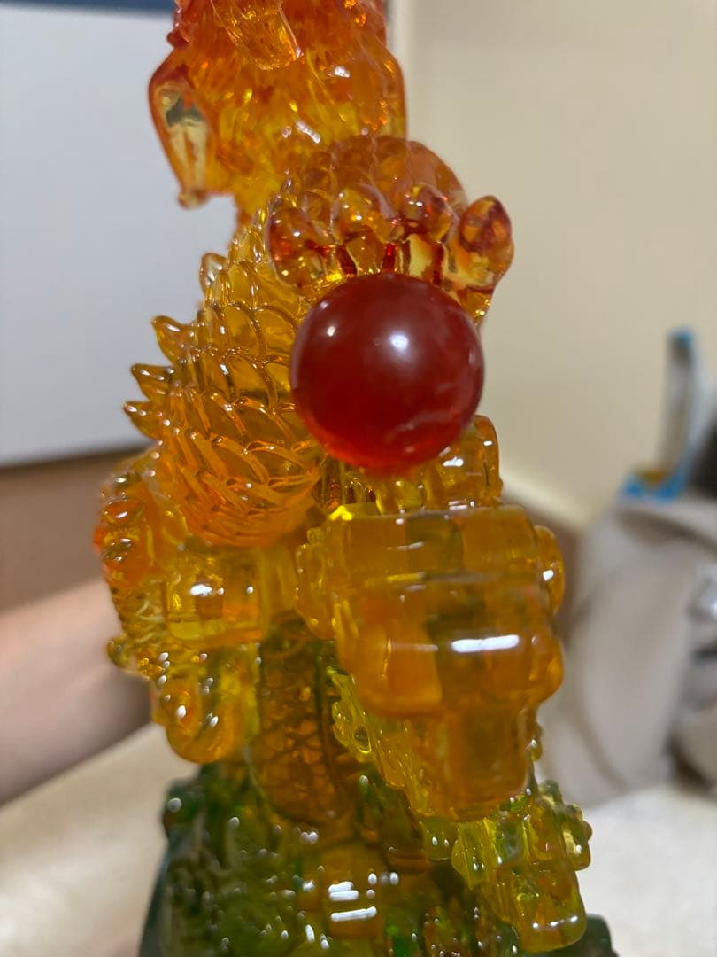 ガラス製ドラゴン彫刻 オレンジ・緑色 風水アイテム
