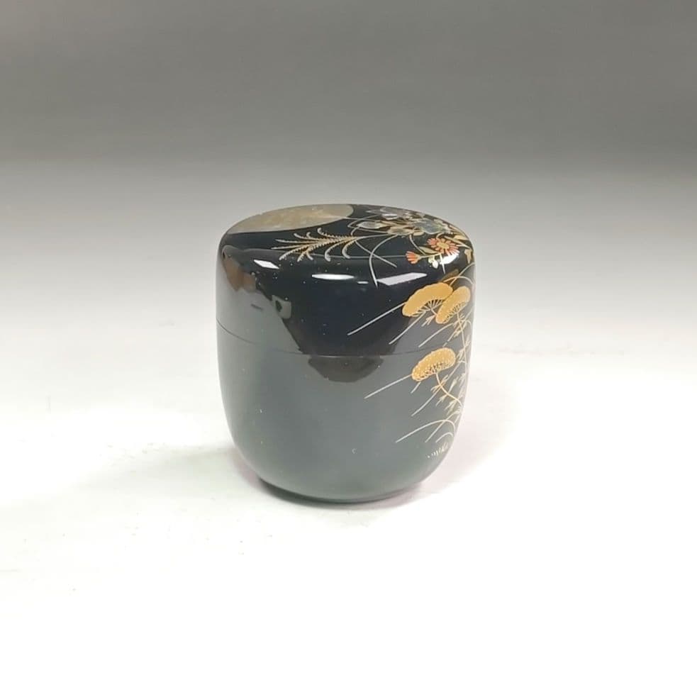 ウ258 棗『奥津一心斉作』『月に秋草鈴虫蒔絵　大棗　共箱』漆塗　茶道具