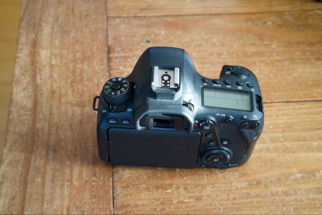 野*中様 中古　Canon EOS 6D mark II本体 バッテリー2個　チ