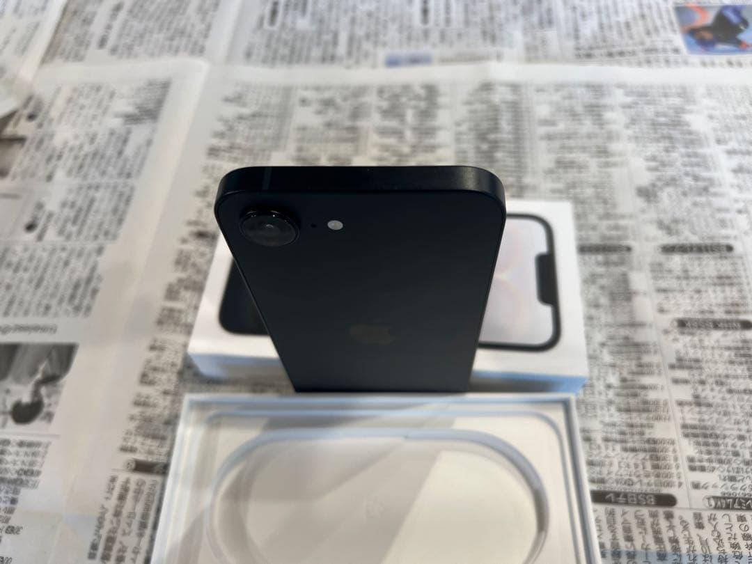 iPhone 16eブラック