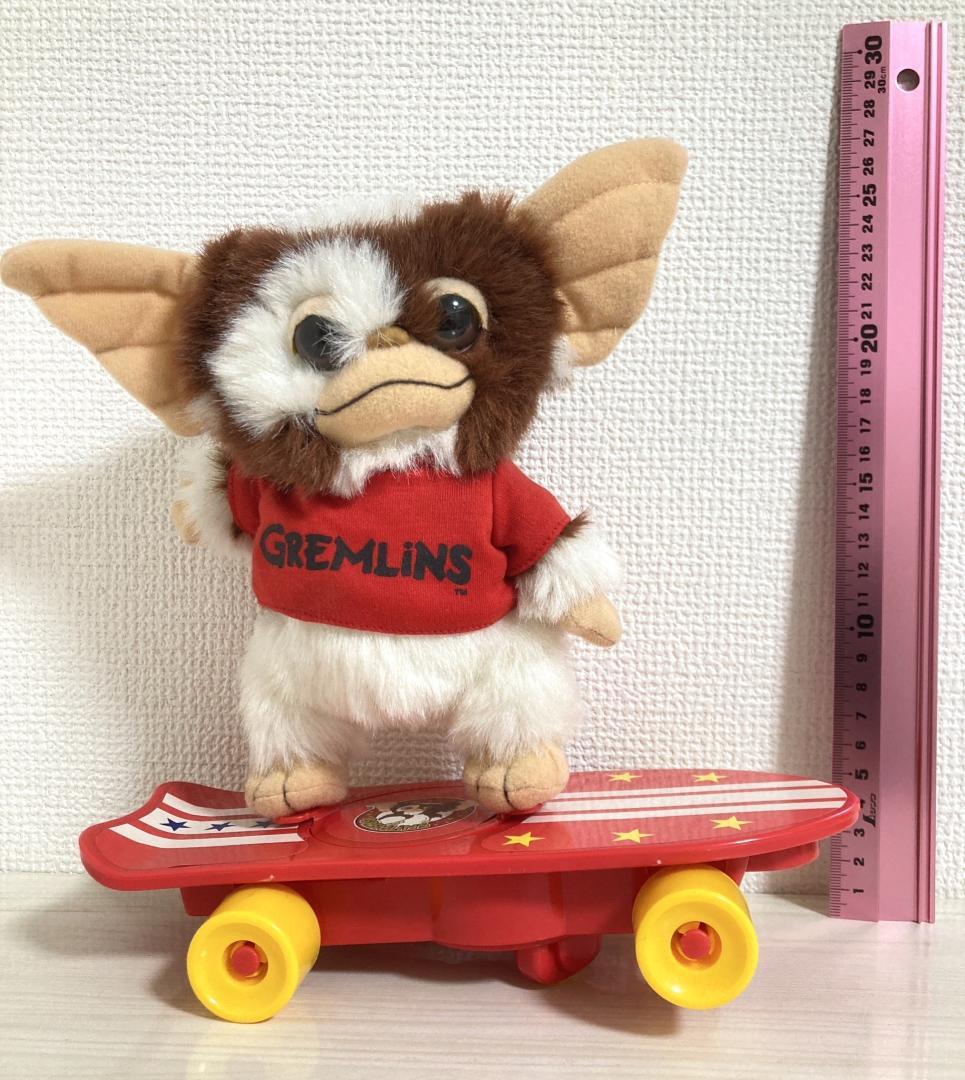 くるくるスケートボードキズモ ぬいぐるみ グレムリン スケボー