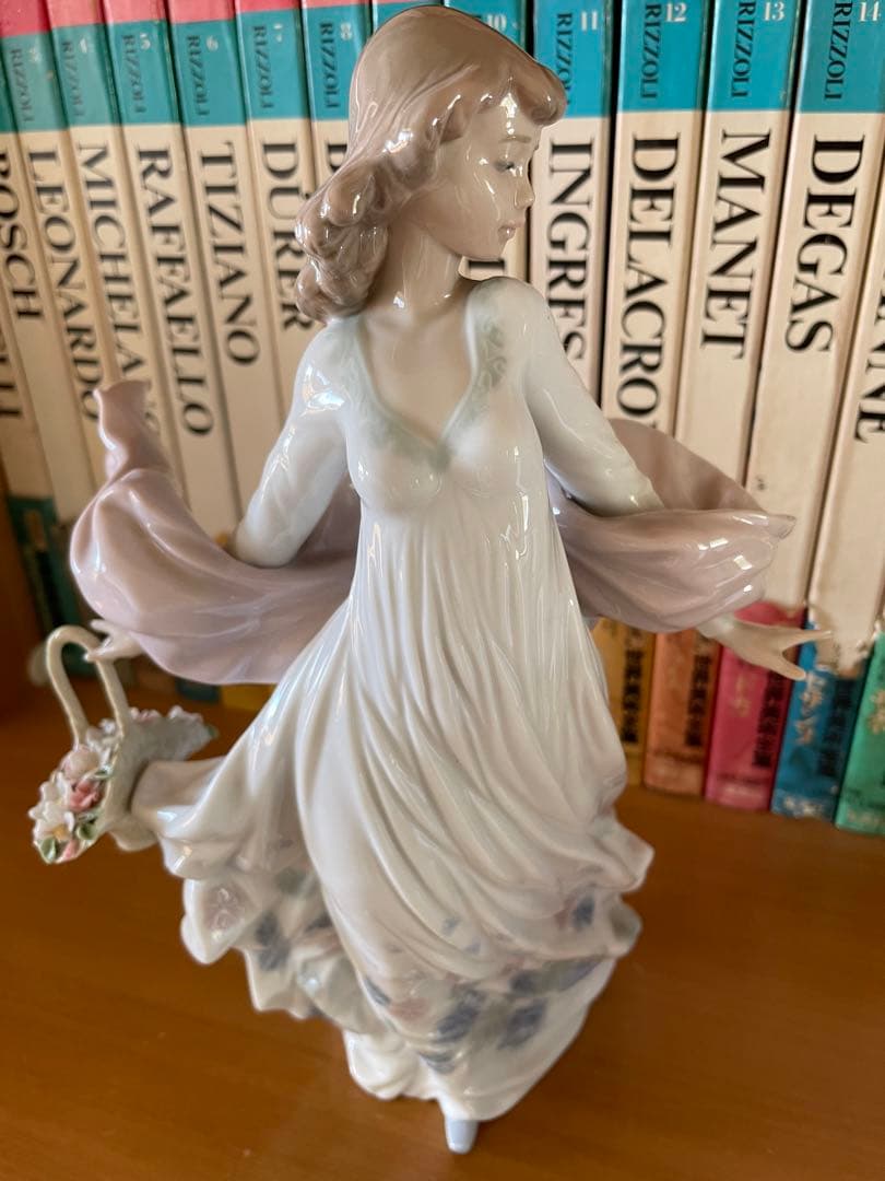 リヤドロ　陶器製 女性像 約30cm 春の輝　　輝く時る