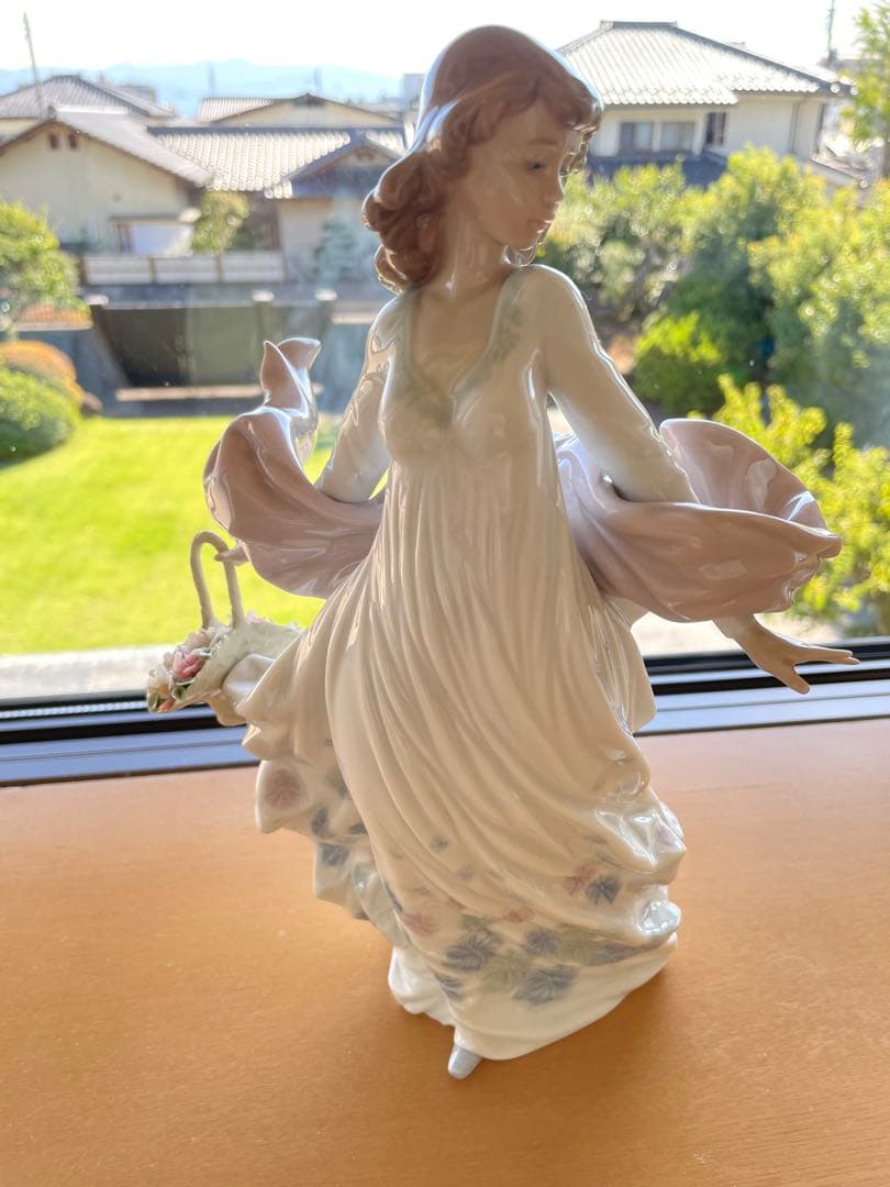 リヤドロ　陶器製 女性像 約30cm 春の輝　　輝く時る