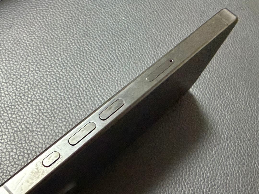 アップル　iPhone 15 Pro 256GB ブラックチタニウム