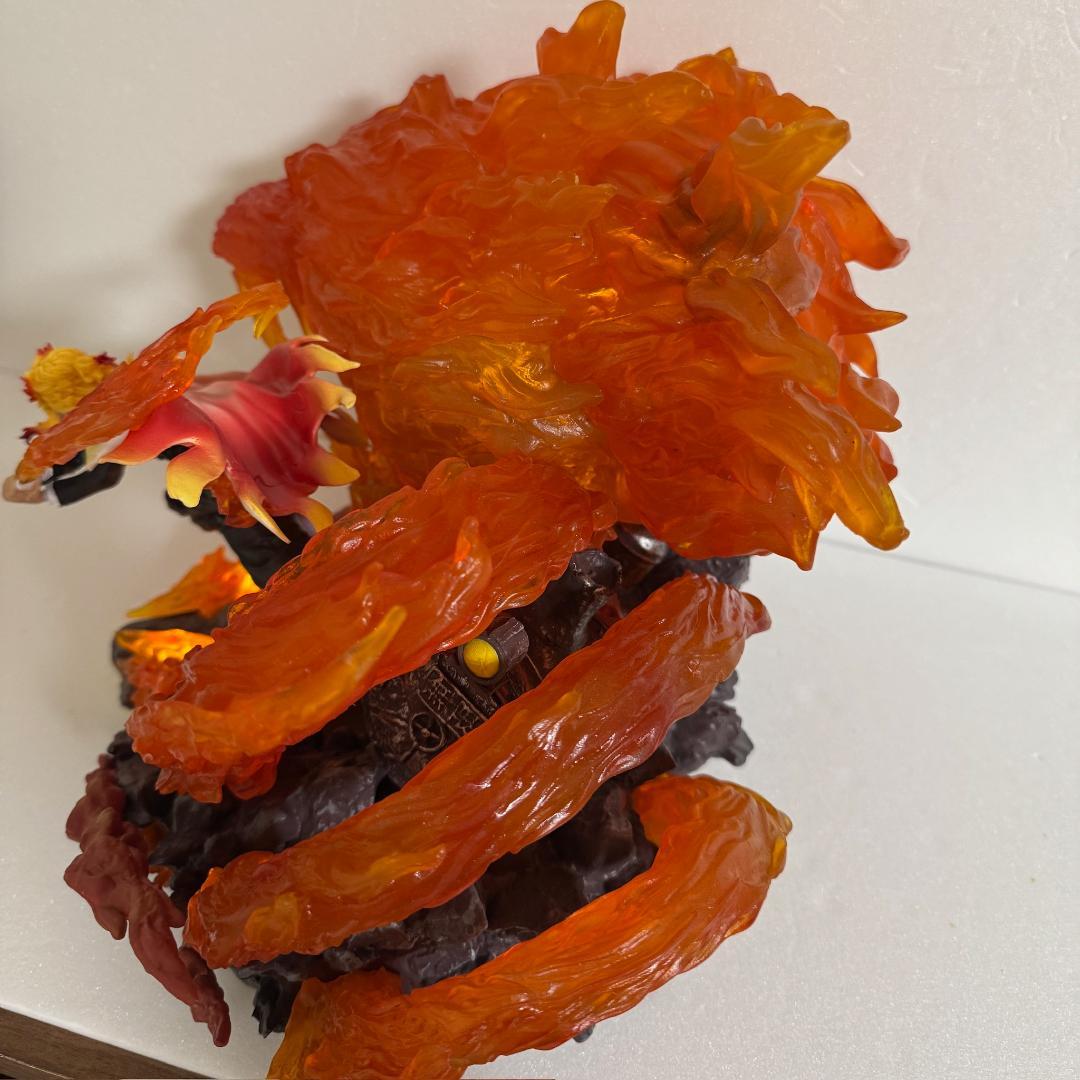 鬼滅の刃　煉獄杏寿郎　炎柱　特大　フィギュア 炎柱 LED点灯　無限夢列車編