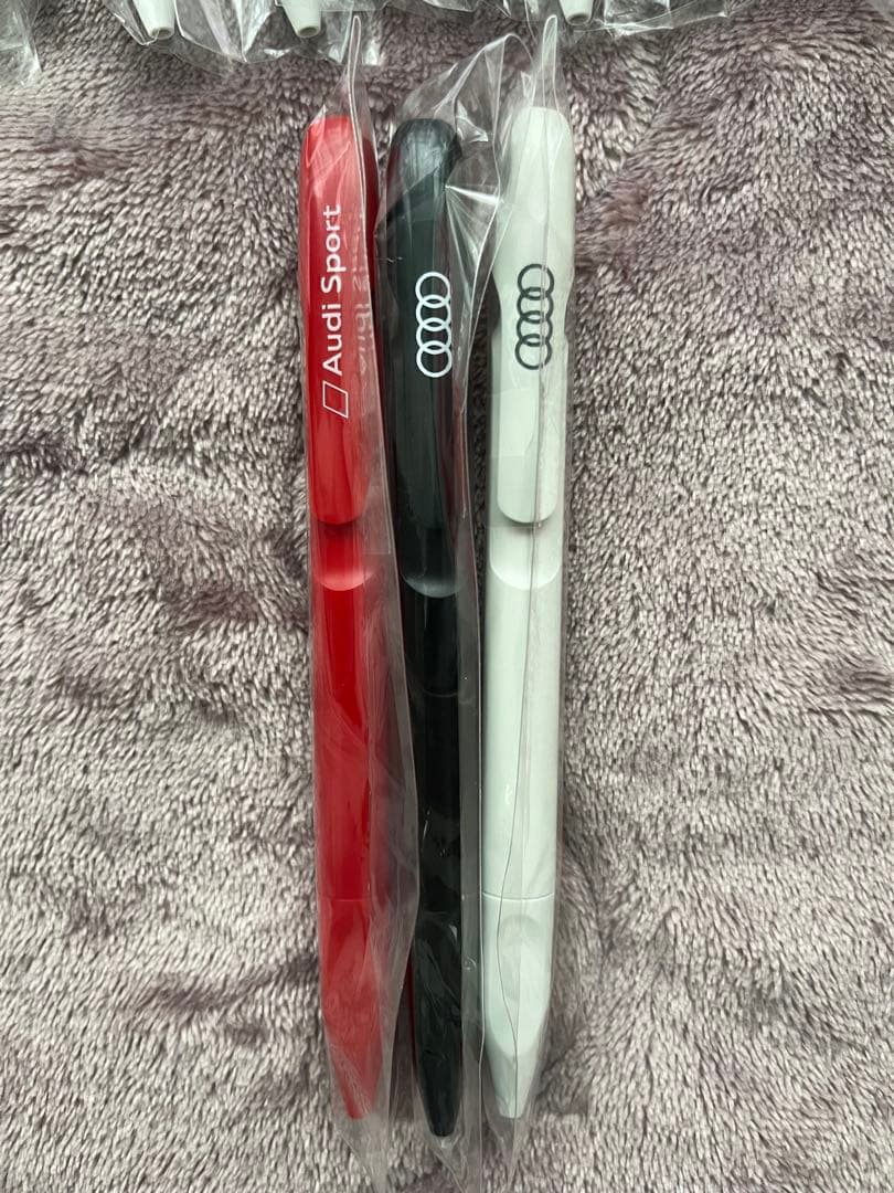 アウディ　非売品　ボールペン白黒赤　48本