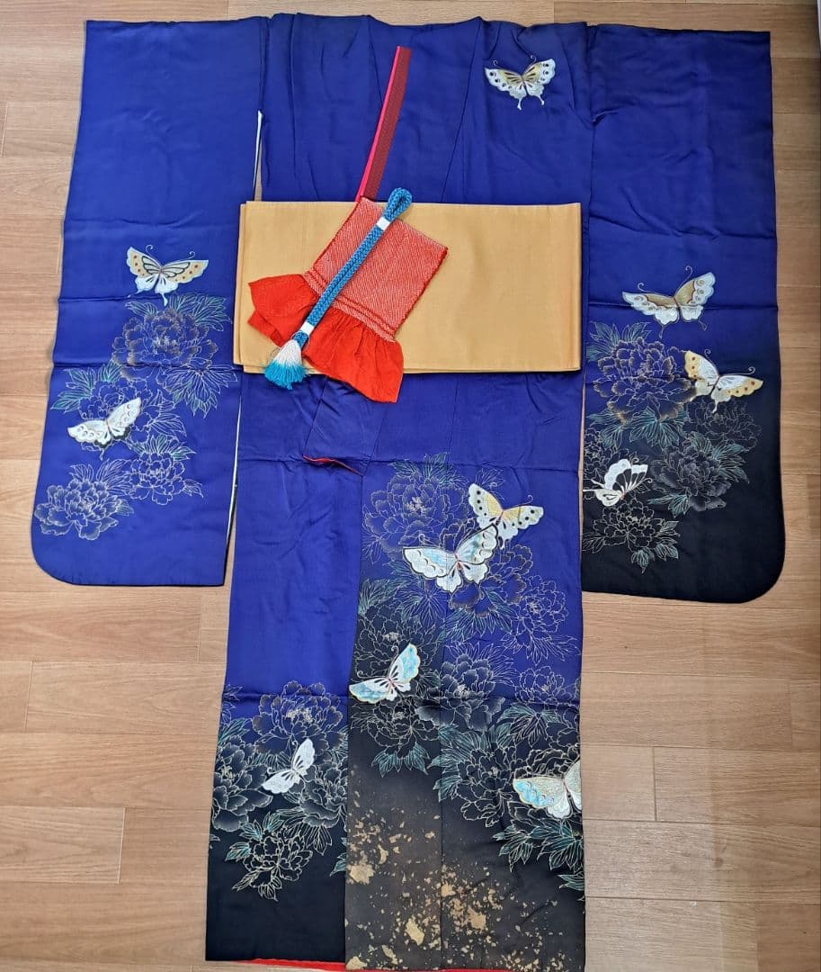 今大変お得な 正絹振袖セット 濃ブルー地金彩蝶柄 成人式 卒業式にも最適