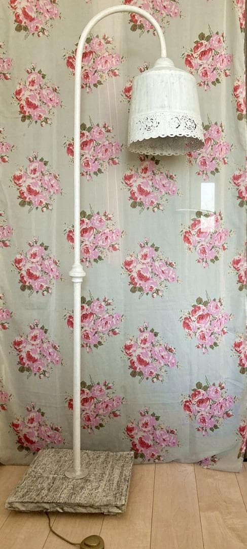 フランスより　浮かびあがる薔薇の模様　Coquecigruesのフロアランプ