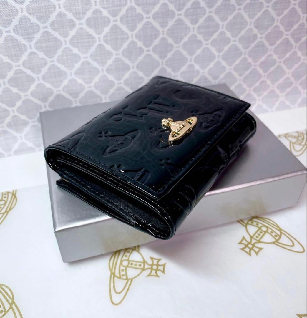 【大人気✨️ショッパー付】新品 Vivienne Westwoodエナメル黒