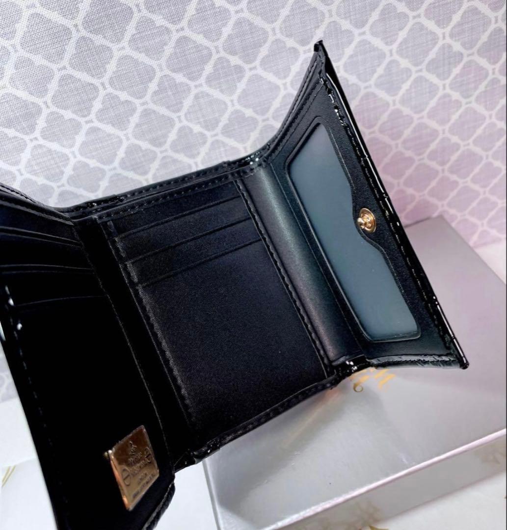 【大人気✨️ショッパー付】新品 Vivienne Westwoodエナメル黒