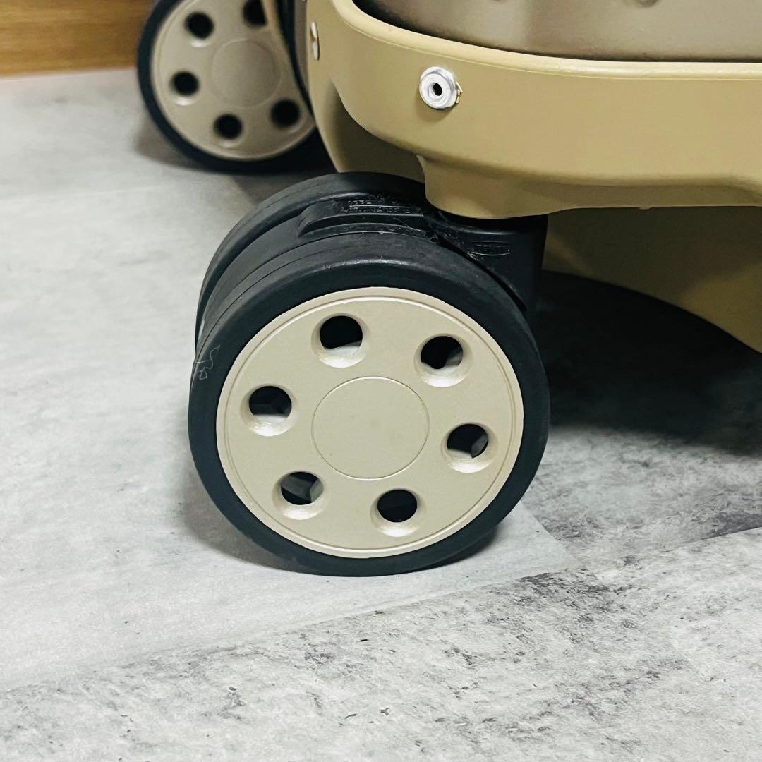 未使用級美品！RIMOWA リモワ　トパーズ　電子タグ　ゴールド　TSAロック