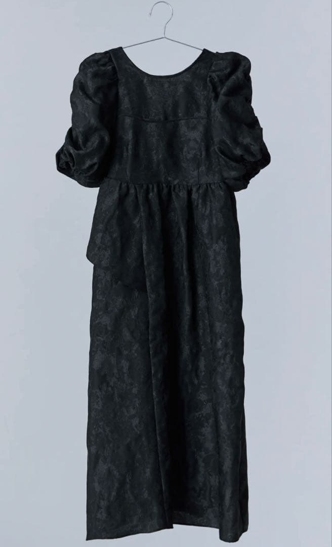 アンドレスド　バブルスリーブジャガードドレス