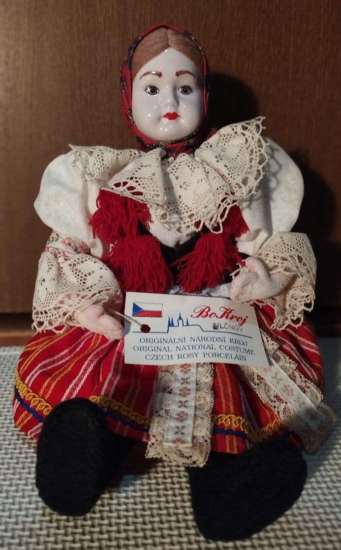 チェコスロバキア アンティークドール 少女 民族衣装 レース 刺繍 希少価値