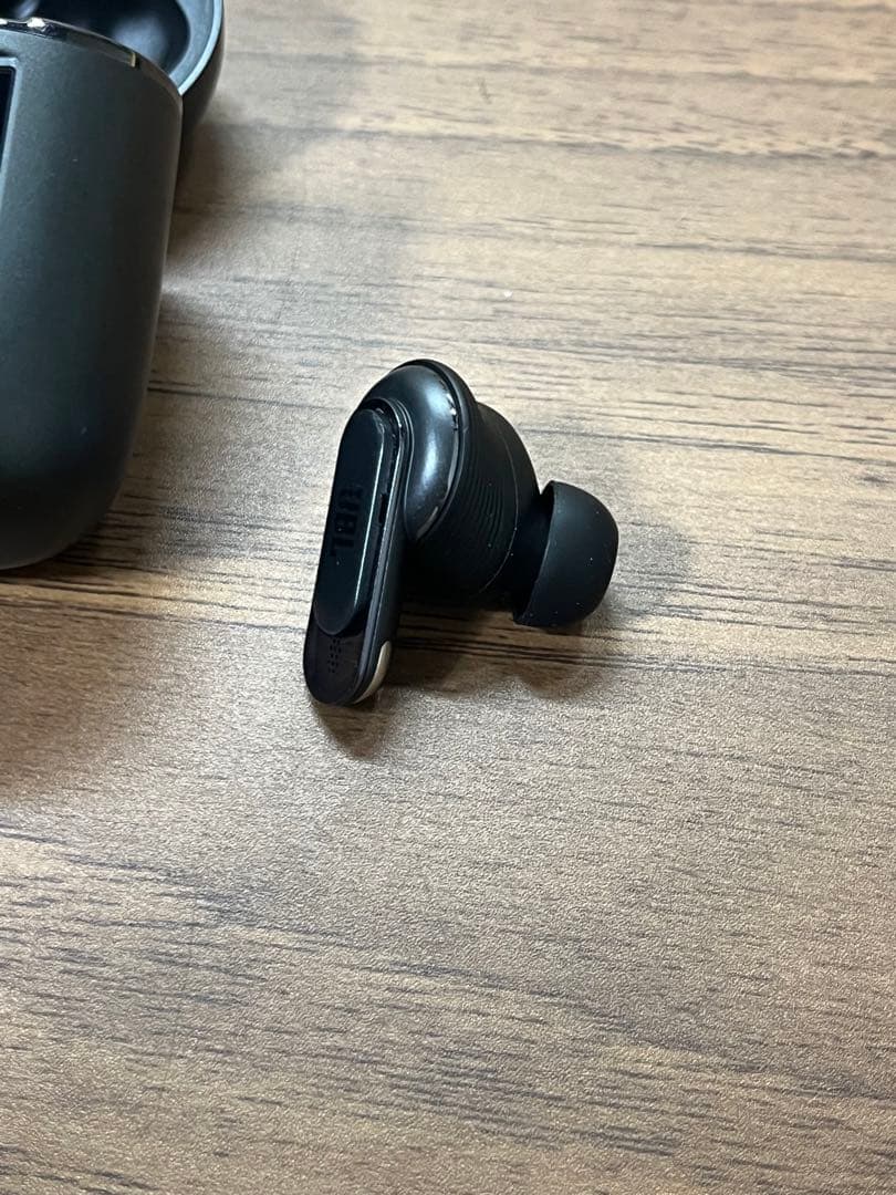 JBL ワイヤレスイヤホン 充電ケース付き ブラック　右耳のみ　箱あり