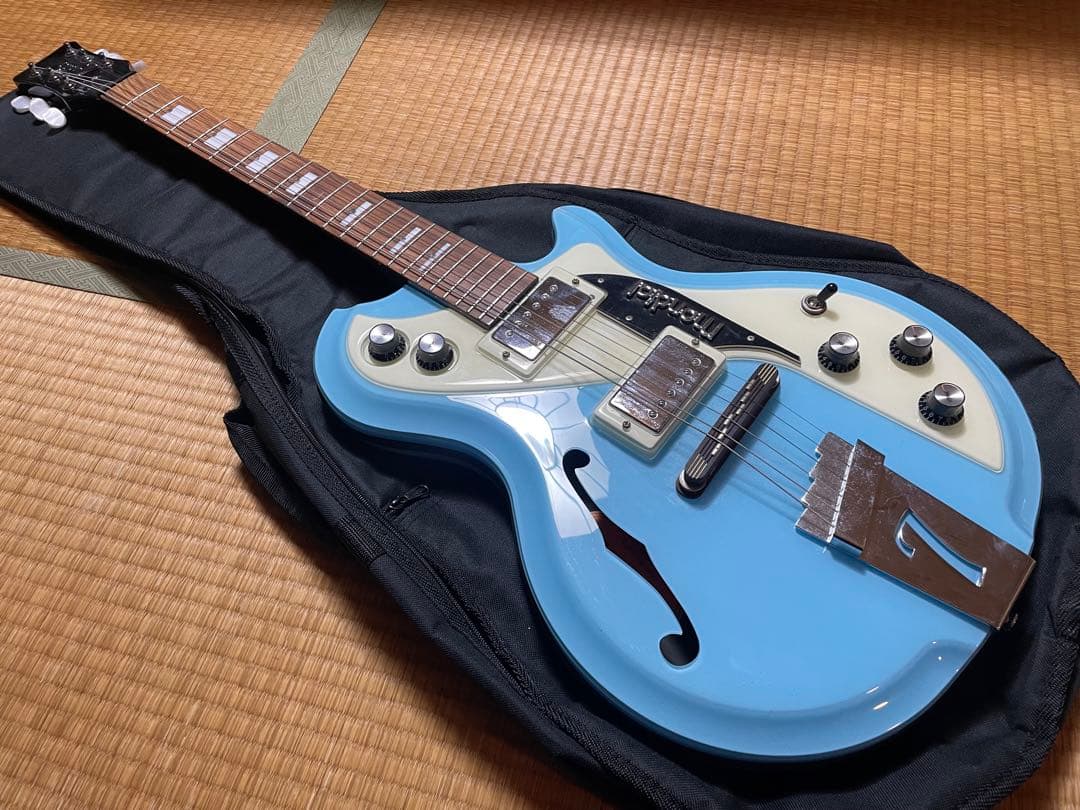Italia Guitars Mondial ビザール風