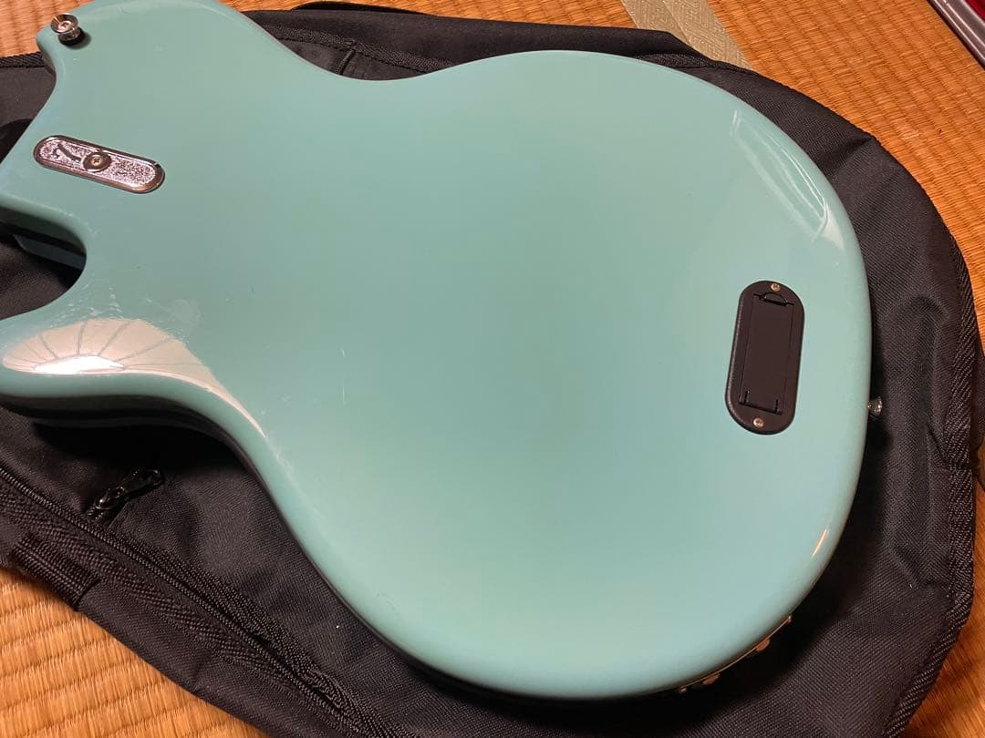 Italia Guitars Mondial ビザール風