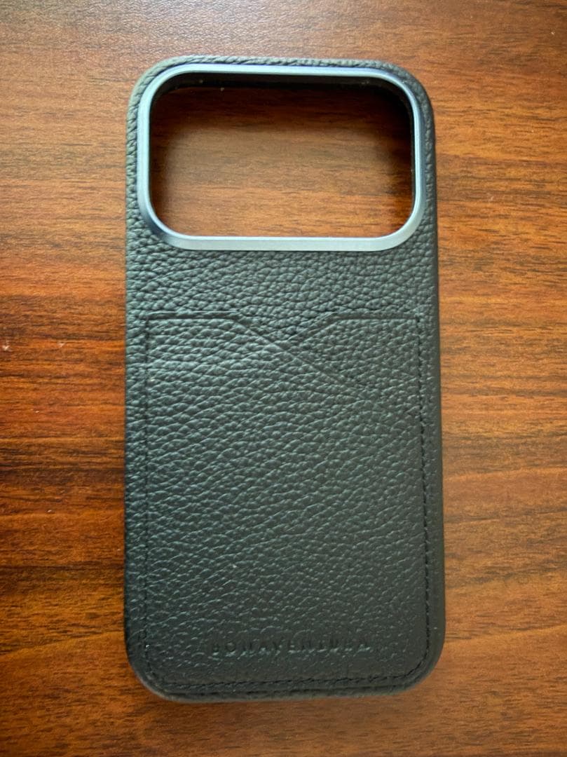 ボナベンチュラ iPhone 17 Pro バックカバーケース シュリンクレザー