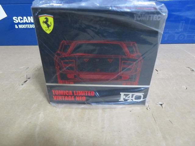 トミカリミテッドヴィンテージNEO 1/64 フェラーリ F40 レッド