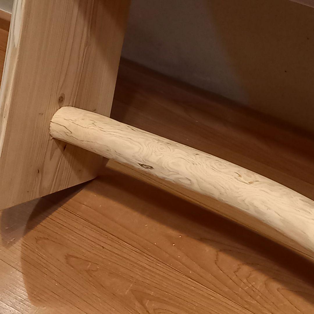 一点物　国産杉スツール、ベンチ　無垢一枚板&丸太半割りログ脚、湾曲枝部材使用