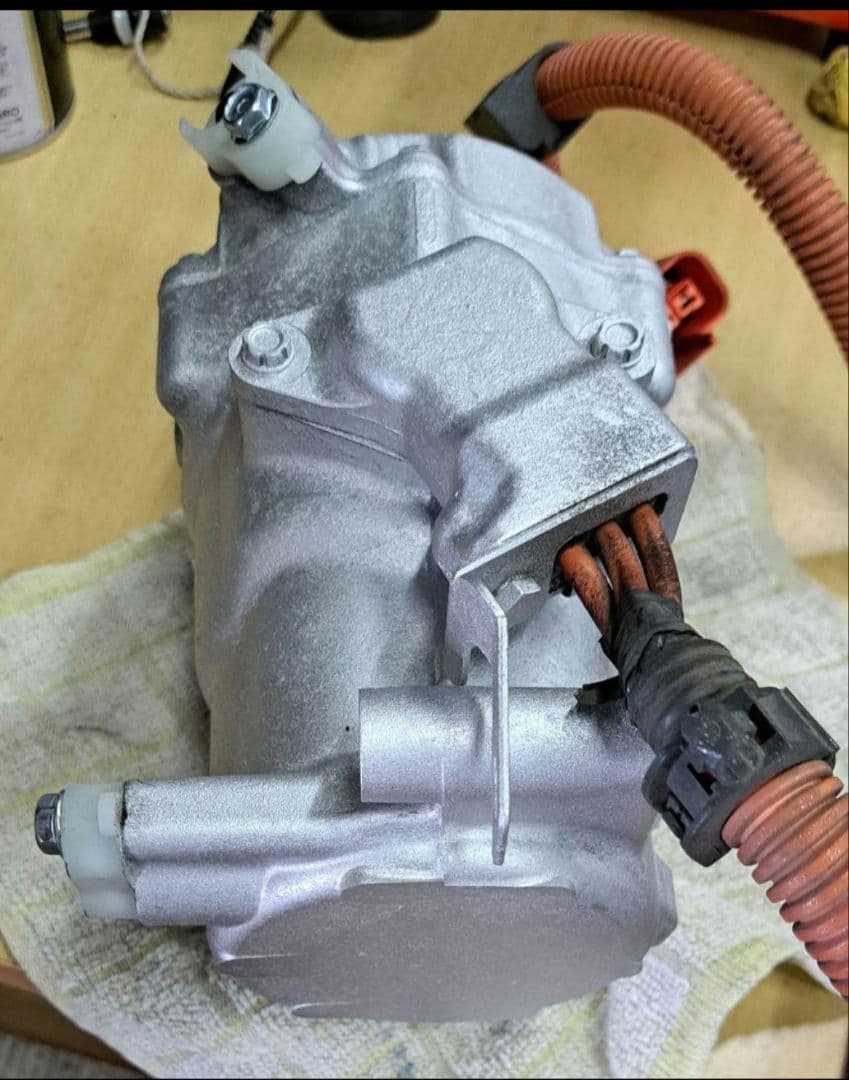 NHW20　プリウス　エアコンコンプレッサ　電動