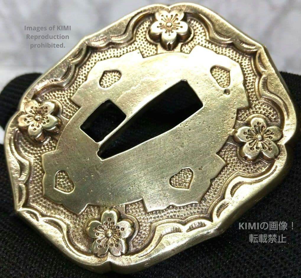 九八式軍刀の鍔 真鍮製 桜 九八式軍刀 Gunto Tsuba 軍装美術 K48
