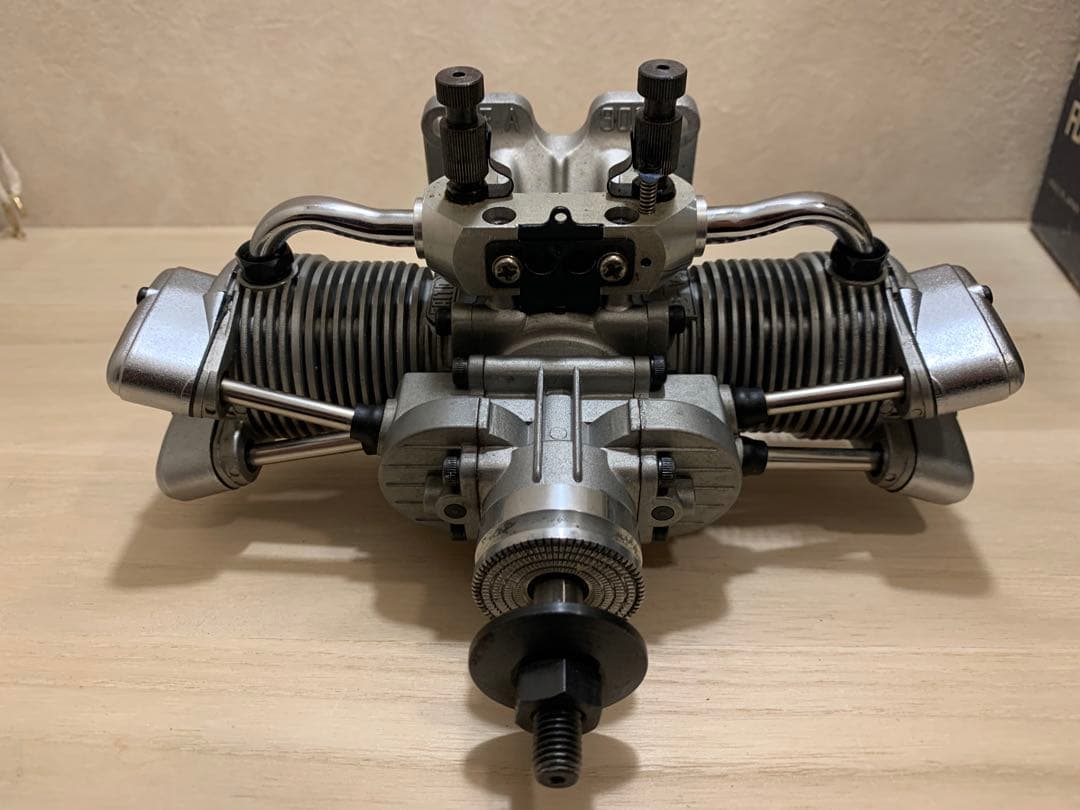 斉藤製作所　FA-90T 4サイクル2気筒水平対向エンジン　模型