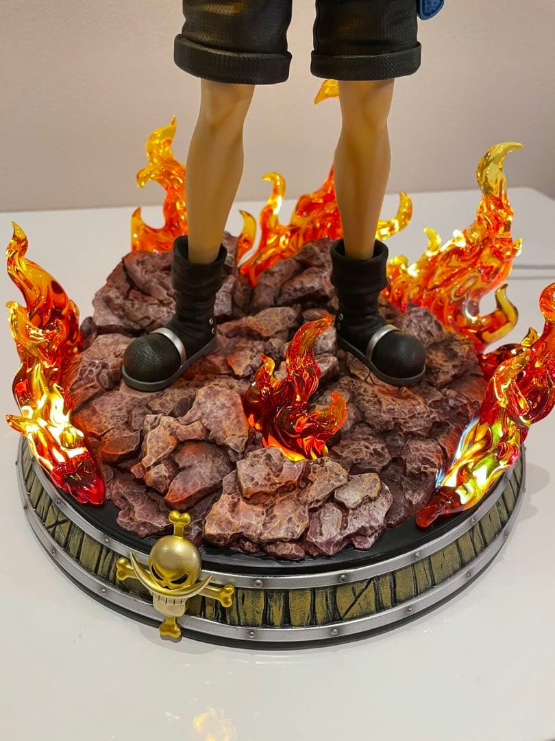 ポートガス・D・エース フィギュア LED付き