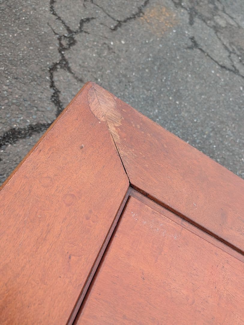 彫刻入り茶色木製座卓