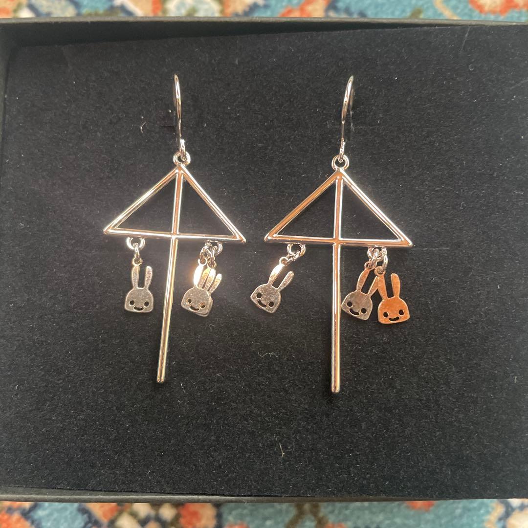 やじるしぷらぷらピアス　2P cune