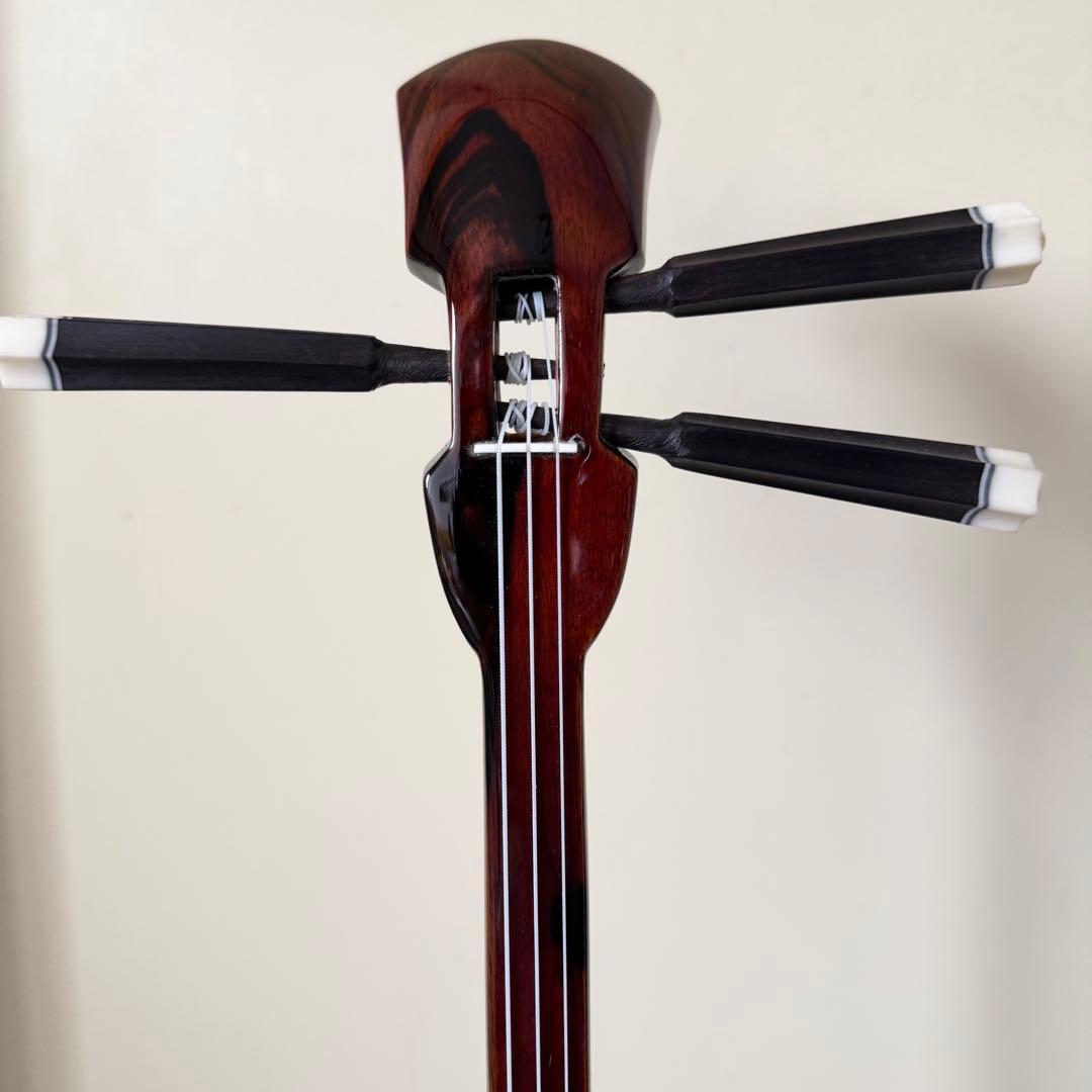 クーリー様■三線■仲嶺盛文■本皮楔(クサビ)張り■カマゴン黒檀■未使用 黒木