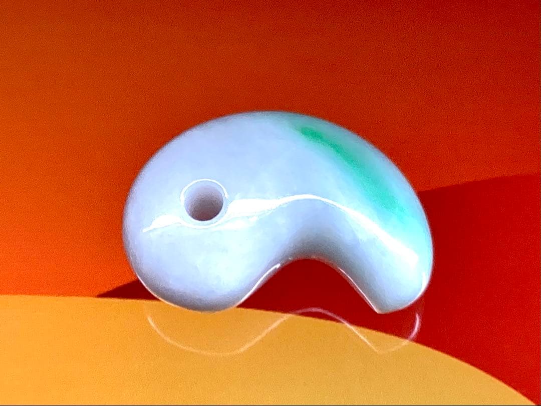 ✳premium一流の勾玉　コレクションレベルです‼️糸魚川翡翠淡いラベンダー入り