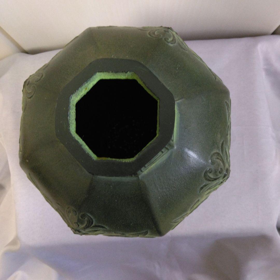 緑色 八角形 鉄製花瓶 浮彫り模様　セール中！