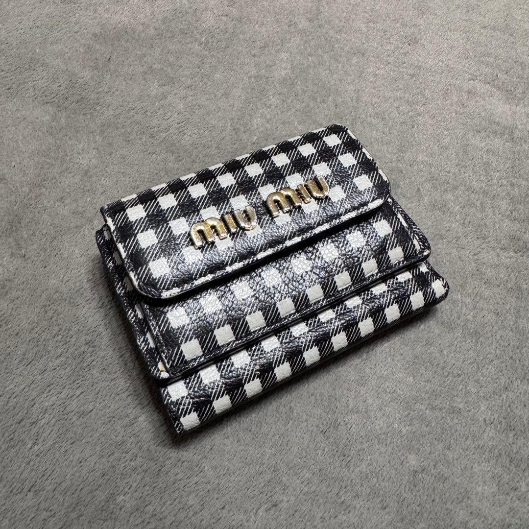 ミュウミュウ　3つ折り財布　ギンガムチェック　レザー　白　黒 ロゴ