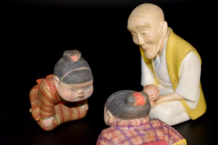 紙塑人形創始者　鶴巻 三郎　作『にらめっこ』日本人形　共箱　真作保証