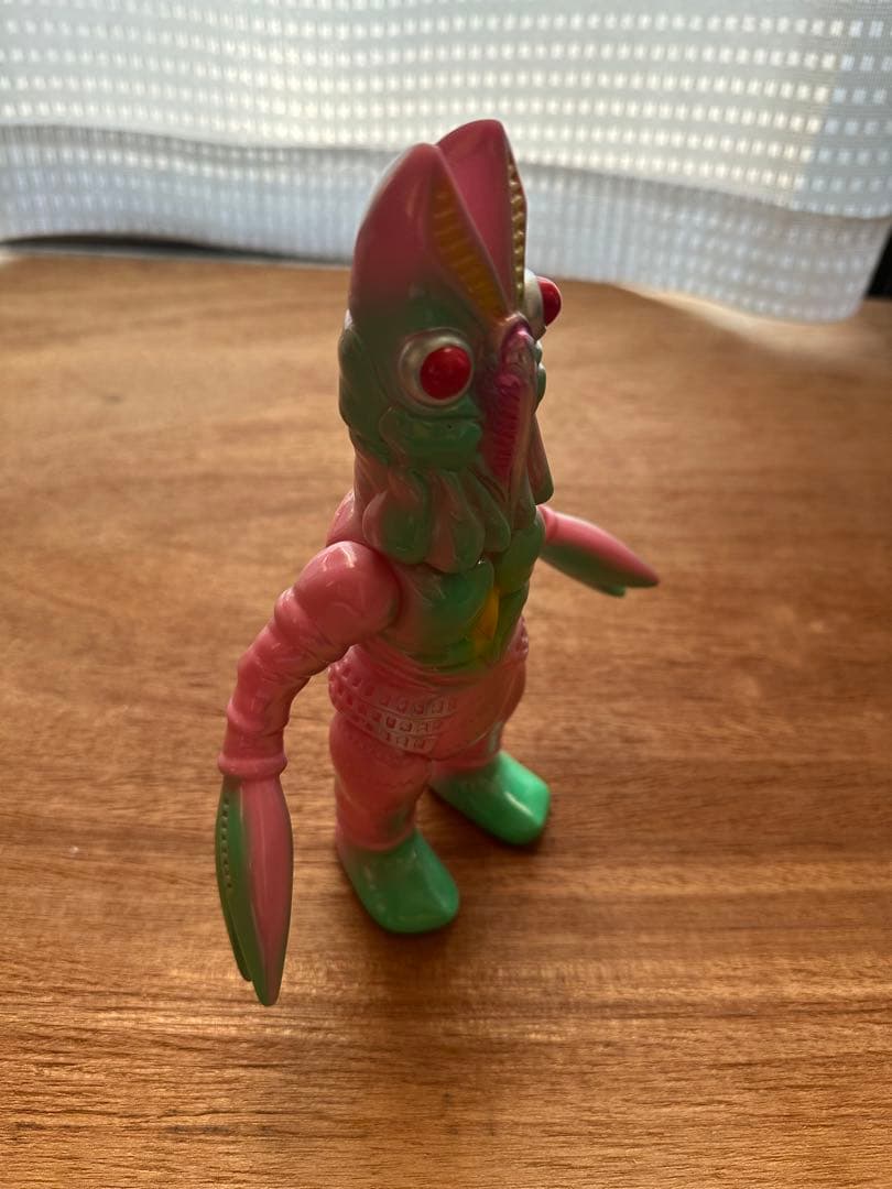 BEAMS M1号　バルタン星人2代目　ピンク