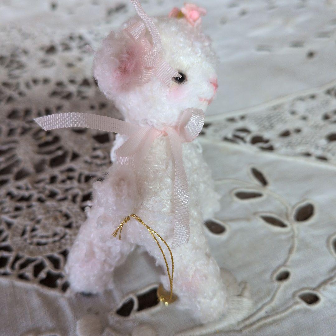 子羊のドールアンティークドールに