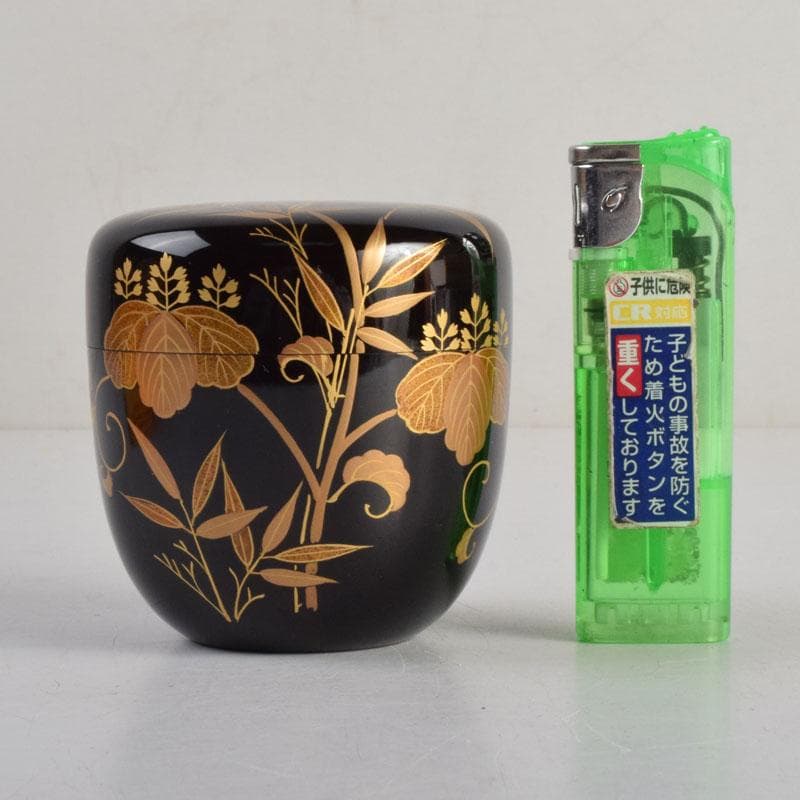 茶道具　塗師　岡本陽斉作　笹桐蒔絵　黒中棗　共箱　V　8836