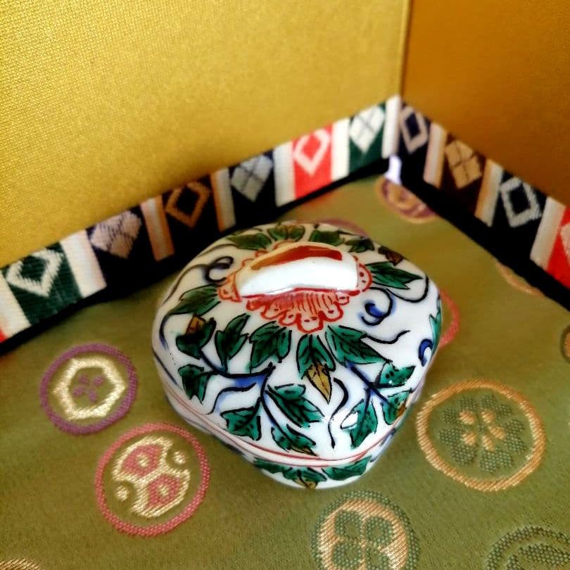 九谷焼　加州山代窯　九谷美陶園　茶道具　香合　骨董　古美術　　古九谷　手描き