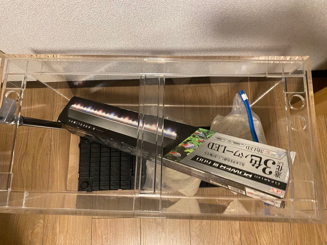 アクリル水槽 60cm LEDライト付き