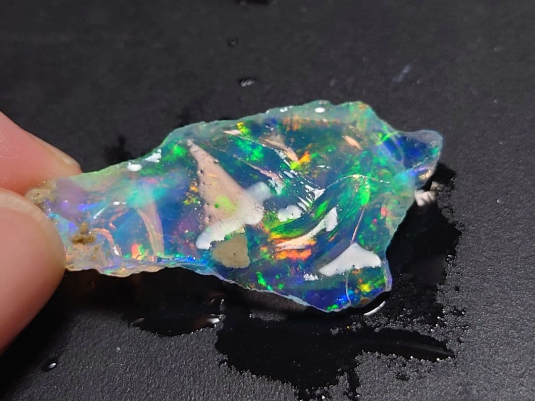 ウェロ産　チョーク　エチオピアオパール　標本　鉱物　原石　プレシャス　虹