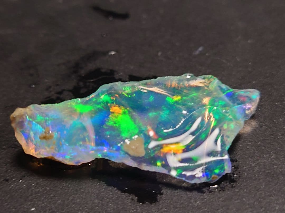 ウェロ産　チョーク　エチオピアオパール　標本　鉱物　原石　プレシャス　虹