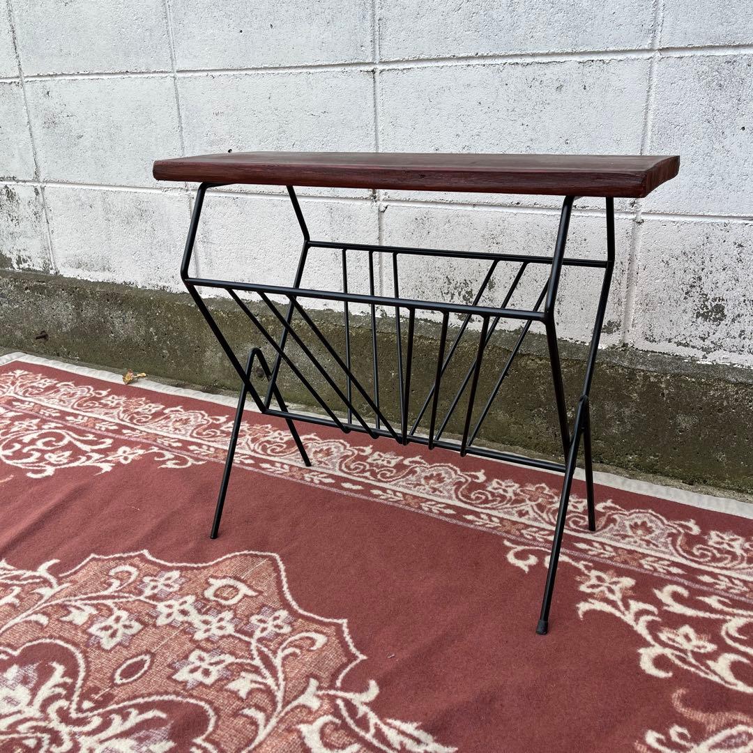 古家具◾️木製天板 一枚板×アイアン マガジンラック付き サイドテーブル 飾り台