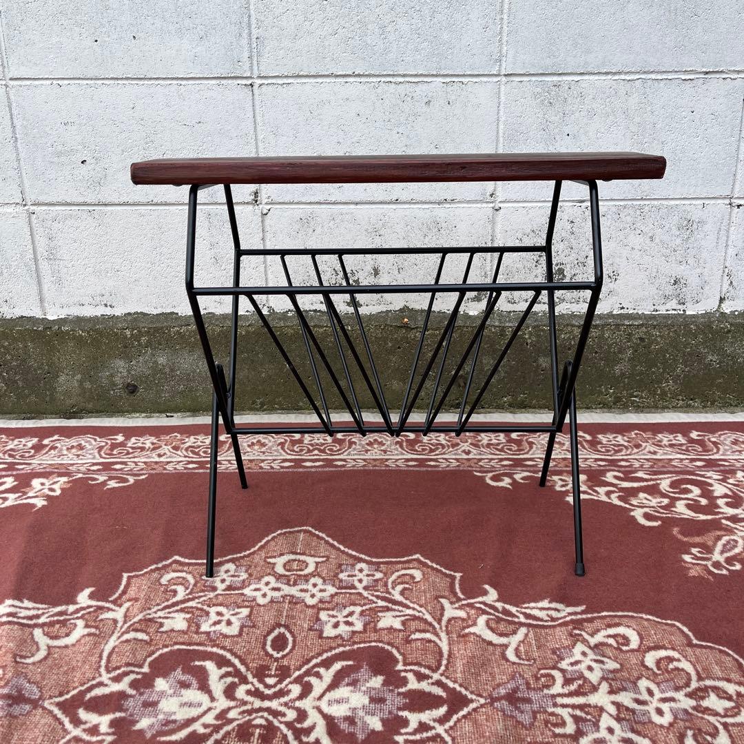 古家具◾️木製天板 一枚板×アイアン マガジンラック付き サイドテーブル 飾り台