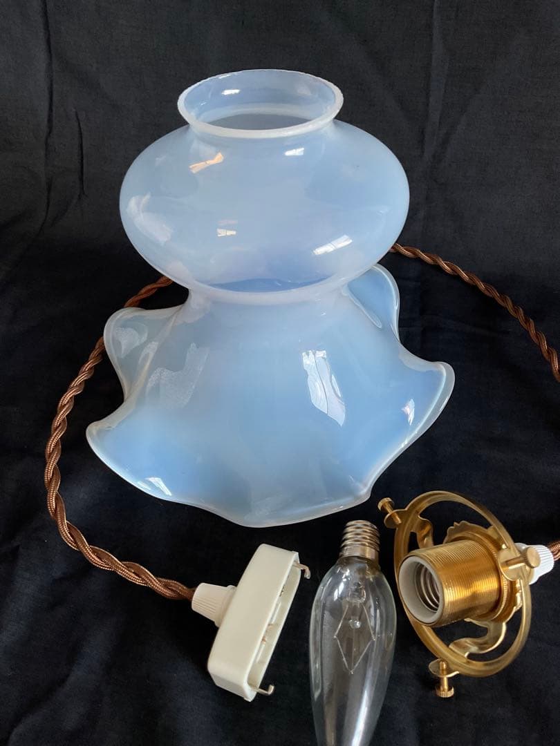 古いフランス製「美しいオパールセントガラスのランプシェード」バレリーナ/踊り子