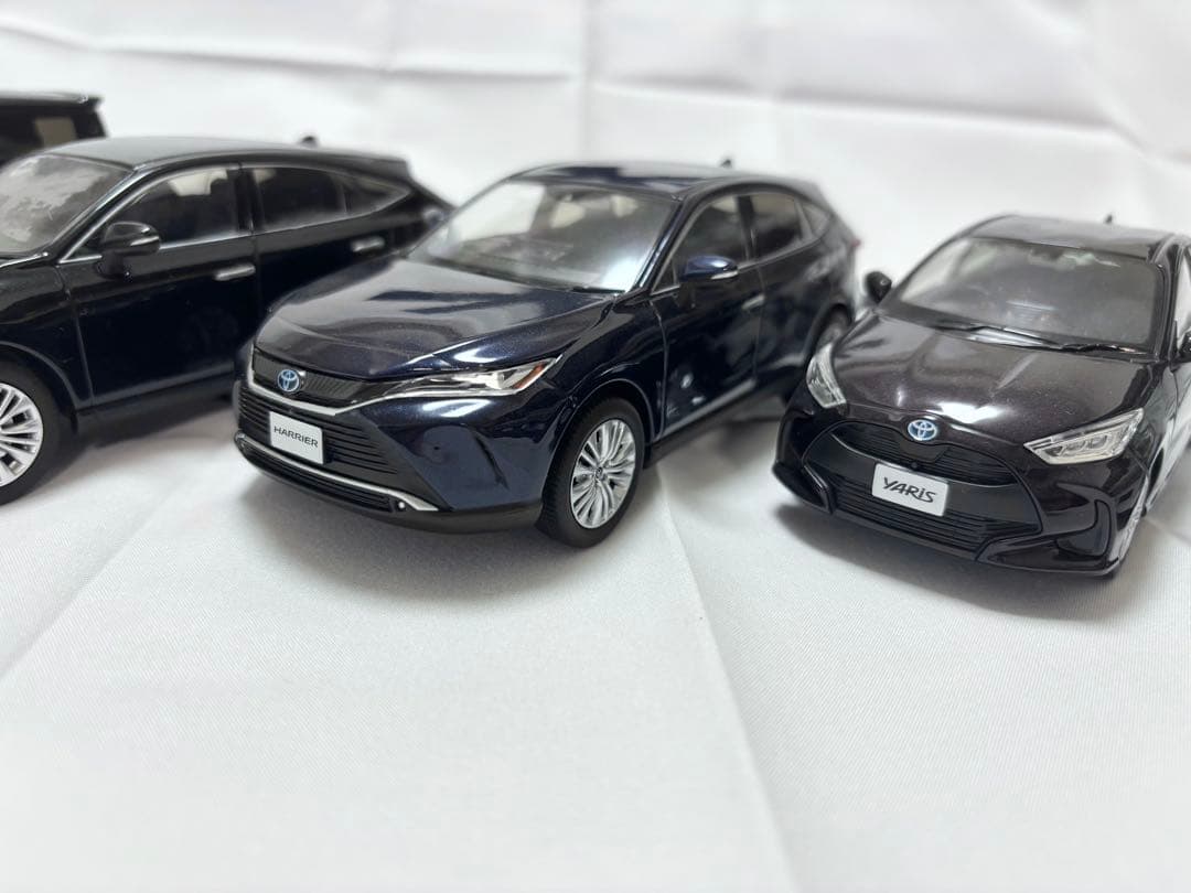 トヨタ カラーサンプル ミニカー 6台セット ヴォクシー ハリアー ヤリス