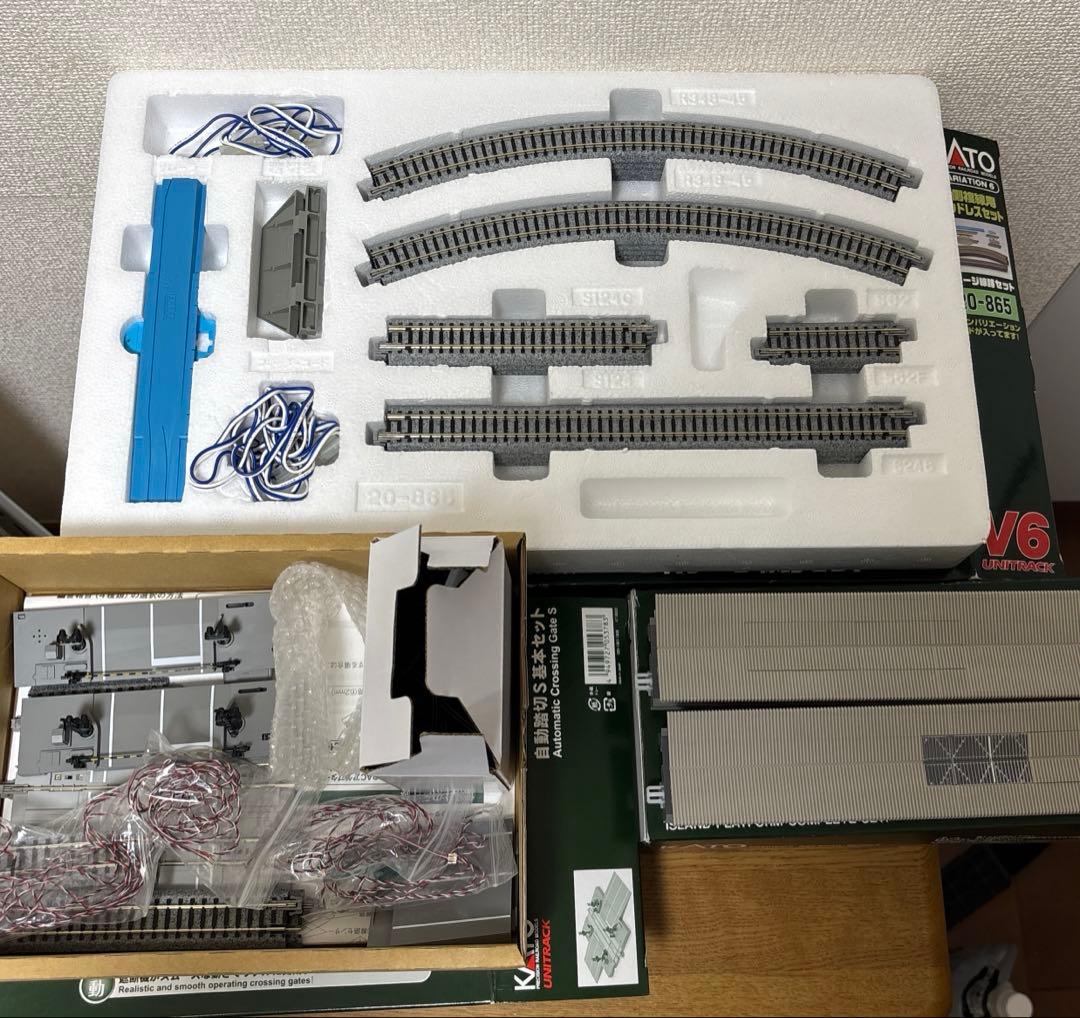 Nゲージレイアウト3点セット(V6外側複線用エンドレス・島式ホーム・自動踏切S)
