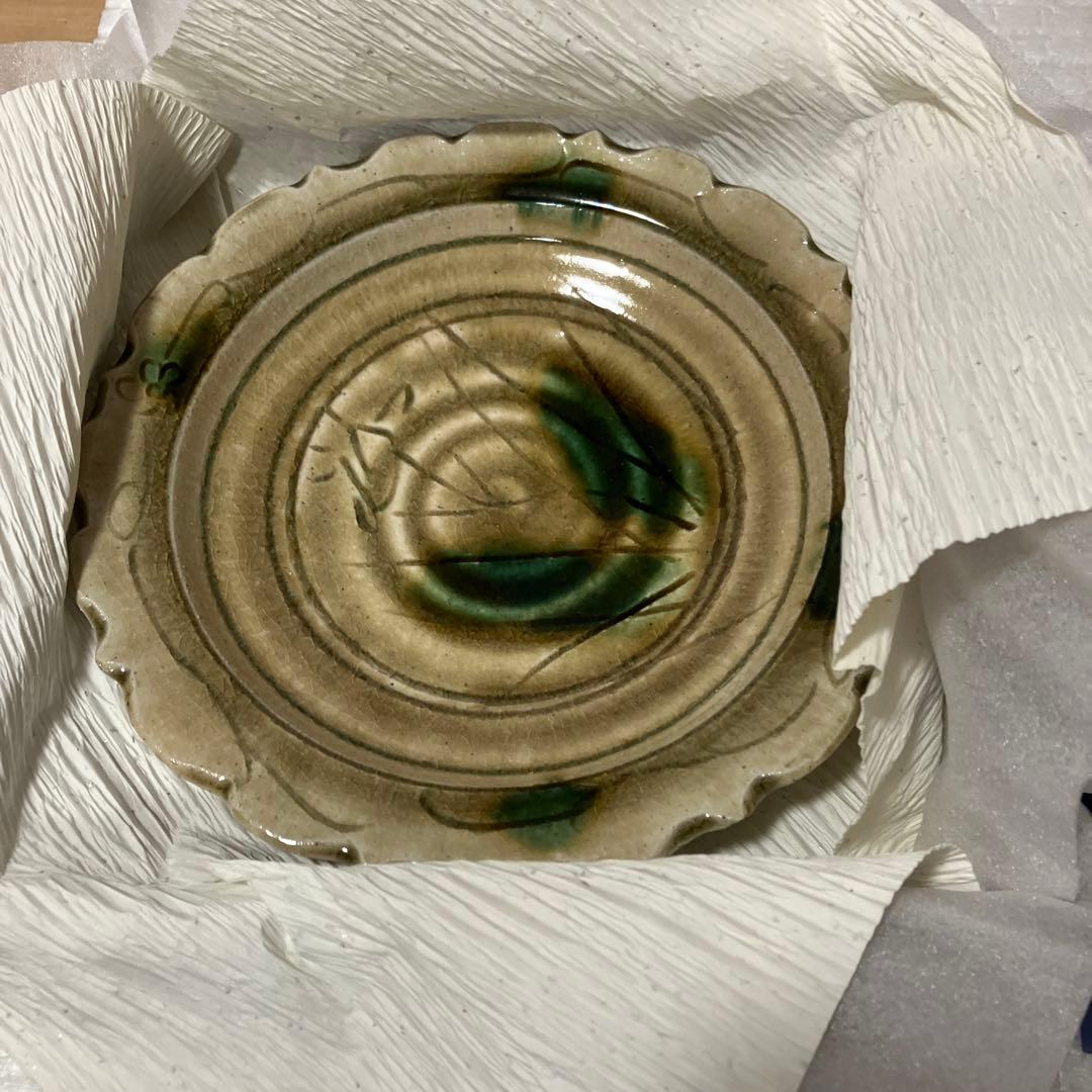 魯山人　写しの器　黄瀬戸櫛目アヤメ彫文輪